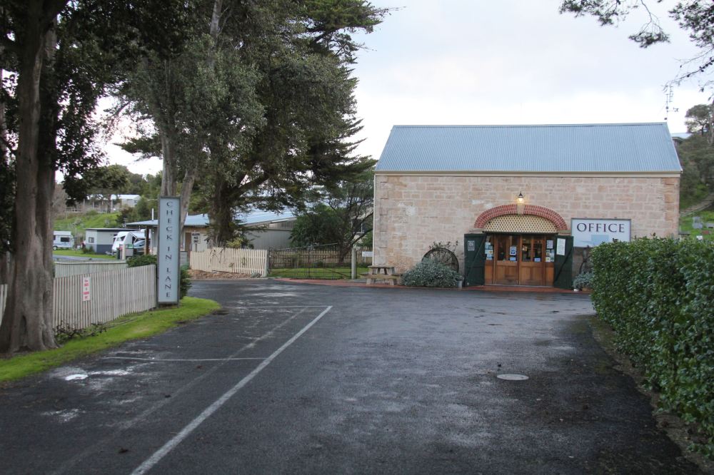 Lakeside Tourist Park